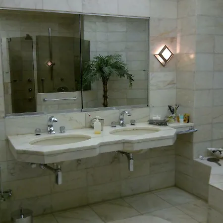 Luxurioeses Doppelzimmer In Oberkassel Проживание в семье Дюссельдорф