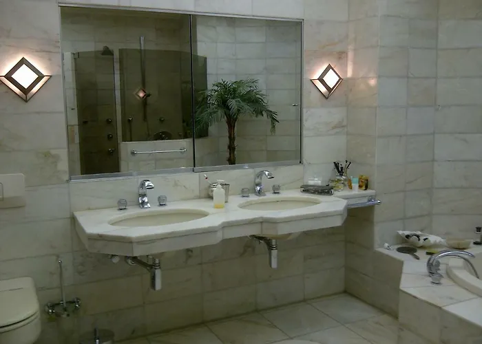 Luxurioeses Doppelzimmer In Oberkassel Homestay Dusseldorf